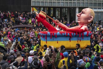 Rose Monday parade in Düsseldorf, street carnival, carnival float, by float builder Jacques Tilly,