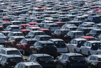 Car terminal in the Logport I inland port, in Duisburg on the Rhine, vehicle handling of new cars,