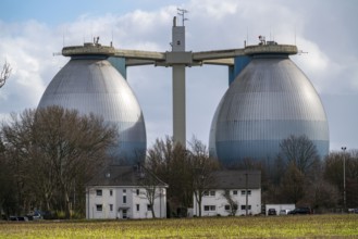Residential buildings, digestion towers, sewage treatment plant of the Emschergenossenschaft in the