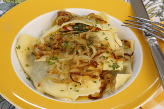 Swabian cuisine, Maultaschen, vegetarian, vegetable Maultaschen, vegetables in noodle dough,