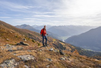 Mountaineer in front of mountain panorama, view from Venet into the Upper Inn Valley, in autumn,