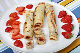 Swabian cuisine, filled pancakes, Flädle with strawberry jam, Gsälz, fresh strawberries, sweet,
