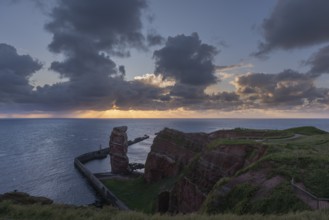Evening shot, Lange Anna Felsen, red sandstone cliff, Lummenfelsen, cloudy sky, Helgoland Oberland,