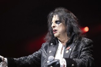 Alice Cooper live on Too close for comfort Tour at the Max-Schmeling-Halle in Berlin on 09.10.2024