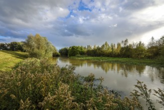 Bergkamen, Ruhr area, North Rhine-Westphalia, Germany, autumn landscape on the Seseke. The