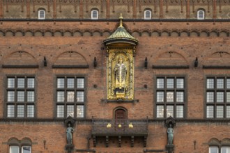 Brick façade with gilded sculpture of Bishop Absalon, Town Hall in the National Romantic style by