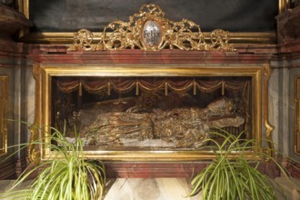 Richly beaded relic of the Mattyrian and St Felix in a reliquary, St Andreas, St Mang Church,
