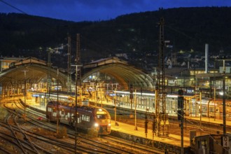 The main railway station of Hagen, station halls, tracks, platforms, regional railway, North