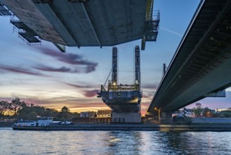 New construction of the motorway bridge Neuenkamp of the A40, over the Rhine near Duisburg, evening