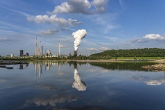 Industrial backdrop of the ThyssenKrupp Steel steelworks in Bruckhausen, on the Rhine, Schwelgern