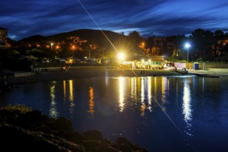 Beach bar, Cap du Dramont, blue hour, Massif de l'Esterel, Esterel Mountains, Département Var,