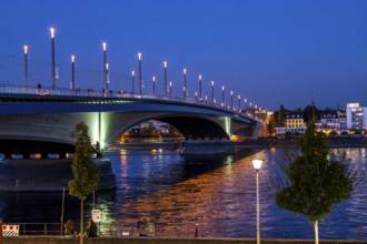 The Kennedy Bridge, the middle of Bonn's 3 Rhine bridges, connects the centre of Bonn and the Beuel