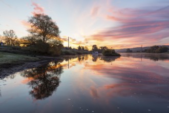 Sunrise on the Elbe in Kötitz, Coswig, Saxony, Germany, Europe