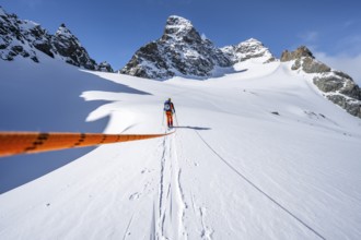 Ski tourer with rope, rope team on the Vadret da Porchabella glacier on the ascent to the summit of