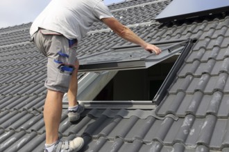 Installation and assembly of new roof windows as part of a roof covering