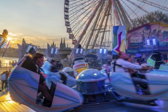 Deutz funfair on the Rhine, at Easter, funfair, break-dancer ride, Ferris wheel, Cologne Cathedral,
