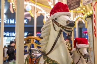 Pre-Christmas season, Christmas market in the city centre of Essen, Kennedyplatz, historic