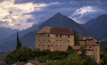 Schenna Castle, Castelo, Schenna, Scena, behind Mutspitze, evening light, atmospheric, South Tyrol,