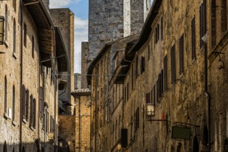 Medieval alley, old town, architecture, building, San Gimignano, Tuscany, Italy, Europe