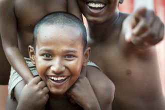Laughing children, Ramanathaswami temple, Rameshwaram or Rameswaram, Tamil Nadu, India, Asia