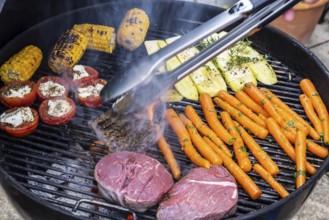 Whether vegetarian or with meat: barbecues are on trend. Vegetables such as carrots, tomatoes and