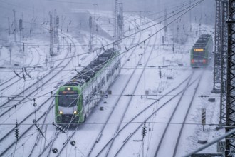 Winter weather, heavy snowfall, railway tracks in front of Essen main station, S-Bahn train, North