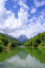 Riessersee near Garmsch-Partenkirchen in front of the Waxensteinen, Upper Bavaria, Bavaria,