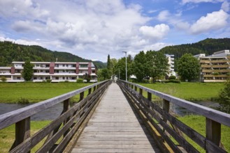 River Kinzig, pedestrian bridge, wooden bridge, hilly landscape with coniferous forest, residential