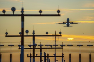 Düsseldorf International Airport, DUS, take-off and landing runway, aircraft taking off, Runway