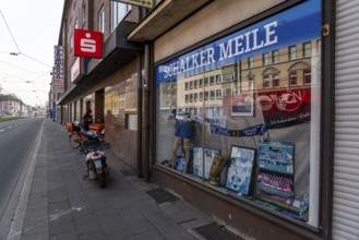 The Schalker Meile, mile of tradition, Kurt-Schumacher-Straße in Gelsenkirchen-Schalke, shop window