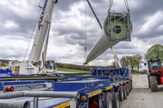 Preparation for the transport of a 68 metre long blade, a wind turbine, with a self-propelled