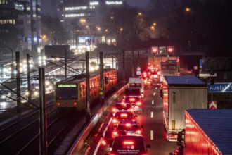 Traffic jam on the A40 motorway, Ruhrschnellweg, in Essen, in front of the Ruhrschnellweg tunnel,