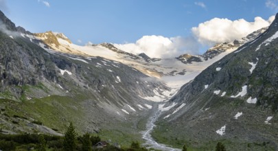 High valley with mountain stream Hornkeesbach, behind Hornspitzen and glacier Hornkees, Berliner