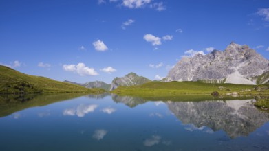 Eissee, Oytal, behind it Großer Wilder, 2379m, Hochvogel- and Rosszahngruppe, Allgaeuer Alpen,