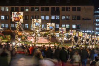 Christkindlesmarkt with Christmas lights in the evening, Hauptmarkt, Nuremberg, Middle Franconia,