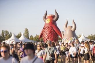Festival visitors in front of the Highfield mascot Highviech at the Highfield Festival on Friday,