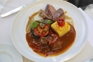 Restaurant Schloss Haigerloch, two kinds of beef, meat dish, potato gratin, sauce, brown sauce,