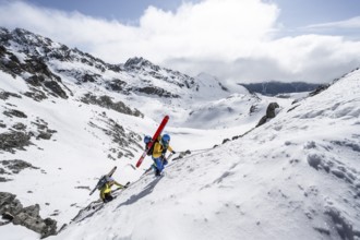 Climbers with skis ascending a steep snow slope to the Porta d'Es-cha saddle, Bündner Haute Route