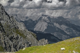 Dramatic weather mood, At the Hafelekar, View from the Karwendelblick of the Innsbruck Nordkette to