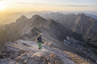 Mountaineer on the Jubiläumsgrat between Zugspitze and Alpspitze, high mountains, Wetterstein