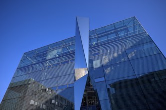 Sculpture made of glass and polylite by Carsten Nicola, new art museum on Schlossplatz, glass cube,