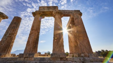 Archaic Temple of Apollo, Doric columns, Rays of light breaking through the columns of a ruined