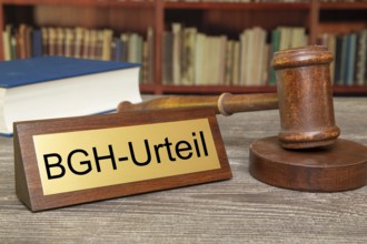 Symbolic image BGH (Federal Court of Justice) : Judge's gavel next to a brass plate with the