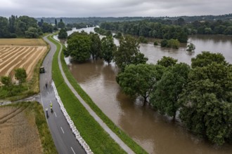 Ruhr floods near Mülheim-Menden, damage to the Ruhr dyke was sealed with large sand packs, flooded