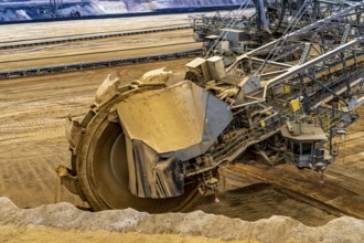 Opencast lignite mine Garzweiler 2, bucket wheel excavator 261 excavating the surface, at the rest