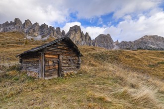 Hut on the Gardena Pass, Cirspitzen, autumn, Passo Gardena, Puez-Geisler nature park Park,