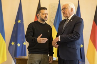 Volodymyr Selensky (President of Ukraine) after his entry in the guest book with Frank-Walter
