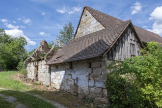 Old, partially dilapidated farmstead, Middle Franconia, Bavaria, Germany, Europe