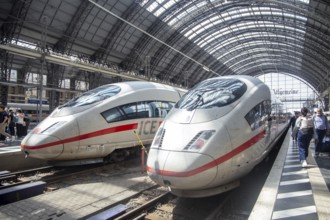 04 June 2024: Frankfurt Central Station with stopping ICE trains and lots of passenger traffic