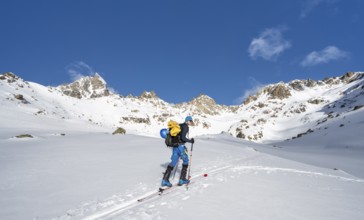 Ski tourers in a wintry mountain landscape, ascent to Porta d'Es-cha, Grisons Haute Route ski tour,